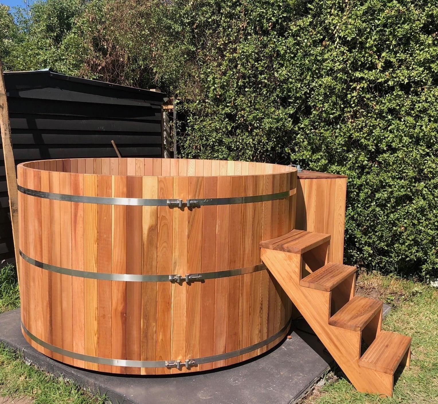 Cedar Hot Tub Large - Sproutwell Greenhouses