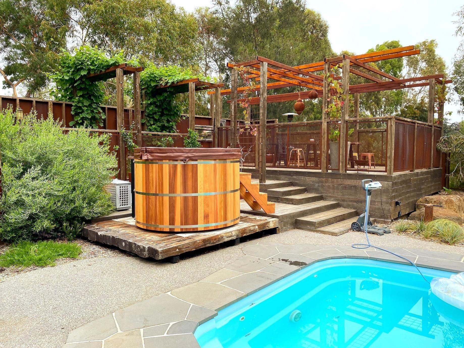 Cedar Hot Tub Medium - Sproutwell Greenhouses