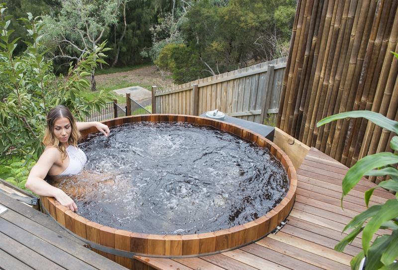 Cedar Hot Tub Large - Sproutwell Greenhouses